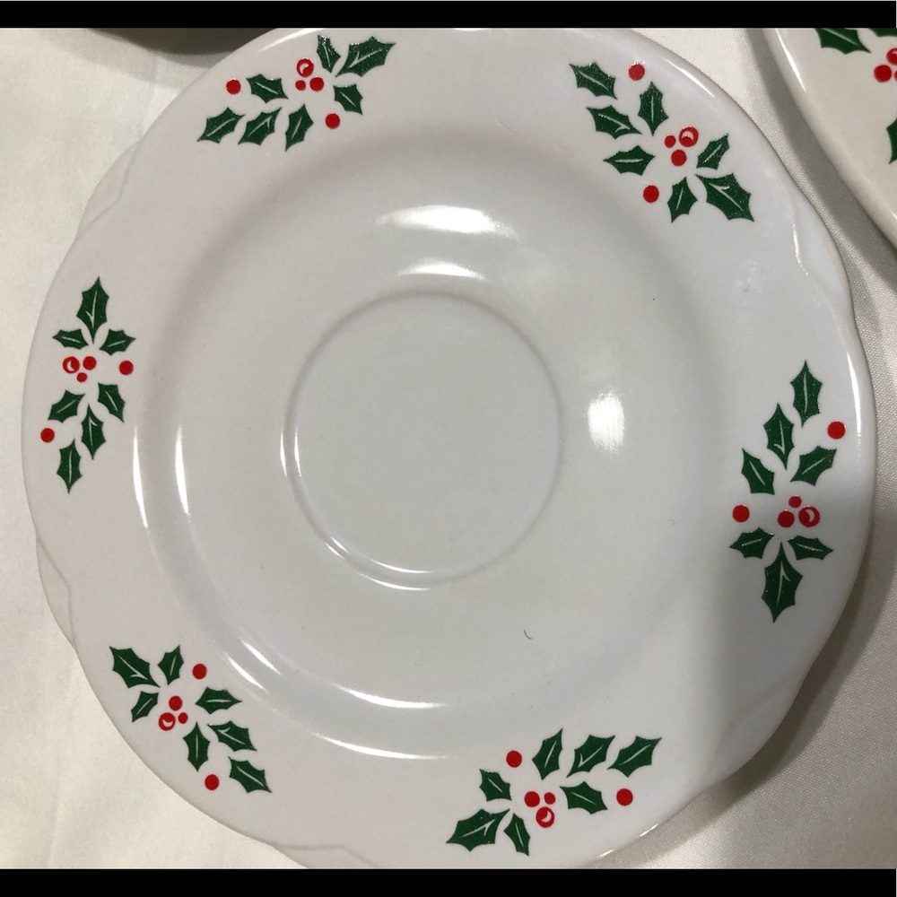 4 pc. Corning Designs Winter Holly Plate/Saucers